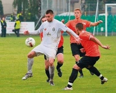 Piłkarze Puszczy Niepołomice nie zatrzymali Okocimskiego FOT. GRZEGORZ GOLEC