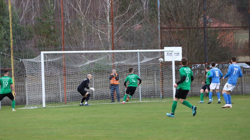 Hummel 4. Liga. Wierna Małogoszcz wygrała z Pogonią Staszów. Ernest Rozmysłowski musiał wyjechać w trakcie meczu, czerwień dla trenera