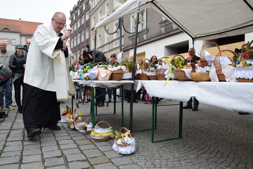 W Raciborzu poświęcono pokarmy i częstowano żurkiem