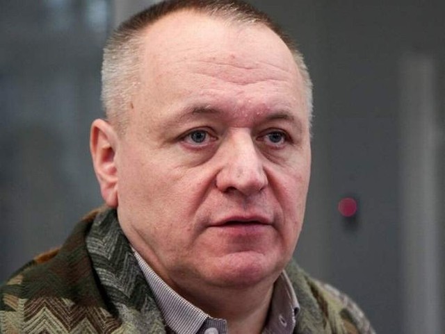 Politechnika Białostocka stawia na czystą energię. Minielektrownia hybrydowa, kolektory słoneczne, pompy ciepła. Na zdjęciu prof. Lech Dzienis, rektor Politechniki Białostockiej.