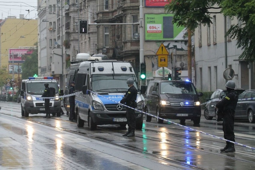 Akcja policji na Traugutta. Słychać strzały [ZDJĘCIA]