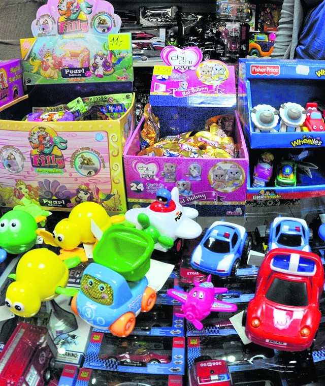 Wśród tysięcy zabawek, dostępnych w sprzedaży, znajdą się również  takie, które mogą być groźne dla dzieci.