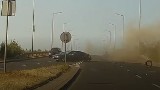 Groźny wypadek na ul. Kasprzaka w Gorzowie. Kierowca zasłabł, zjechał na przeciwny pas i zderzył się czołowo z mazdą [ZOBACZ NAGRANIE]