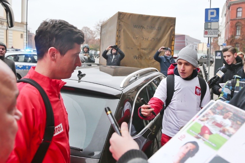 Biało-czerwoni już we Wrocławiu. Kibice nie zawiedli,...