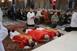 Wielki Piątek. W sobotę wierni święcą pokarmy. Zobacz zdjęcia z Liturgii Męki Pańskiej [ZDJĘCIA]