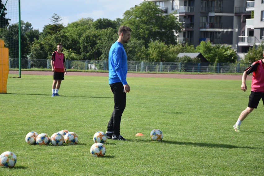 Korona Kielce z Centralnej Ligi Juniorów do 18 lat trenuje i gra sparingi. Zobaczcie w jakim składzie [ZDJĘCIA]