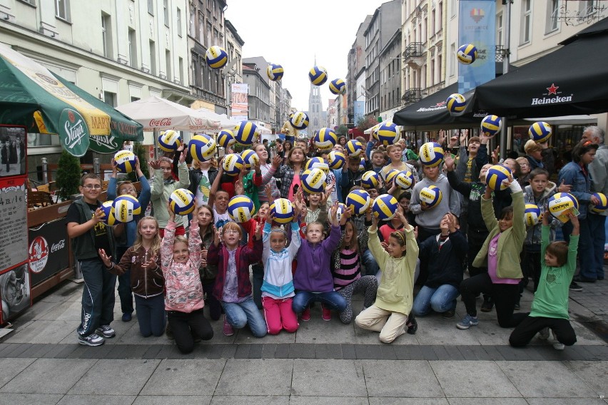 Katowice: na Mariackiej ruszył zegar mistrzostwa świata w siatkówce 2014 [NOWE ZDJĘCIA!]