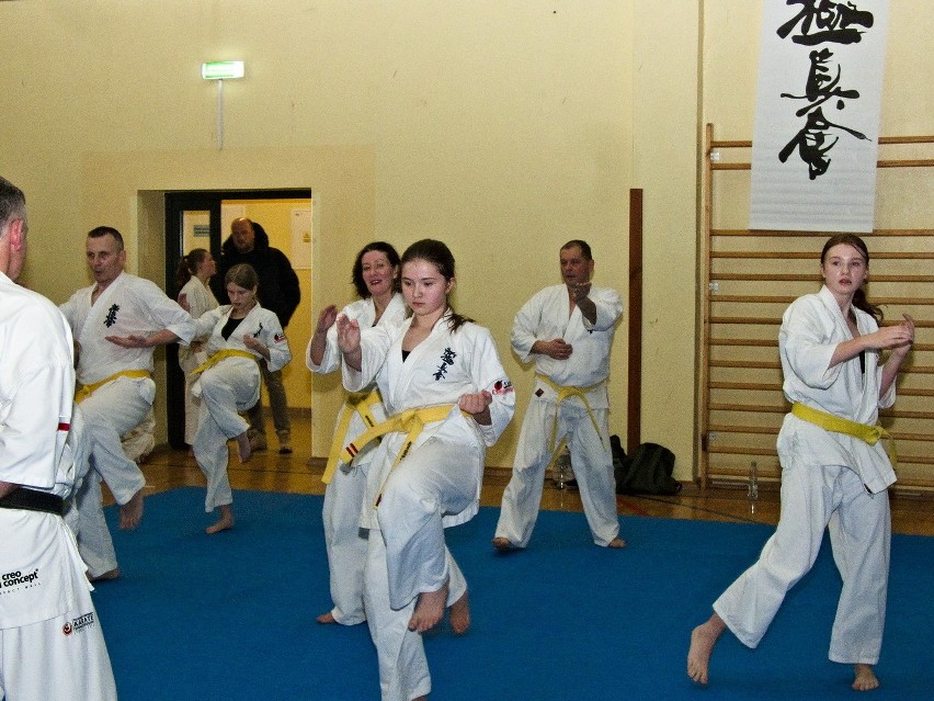 Ponad 100 karateków wzięło udział w egzaminie na stopień...