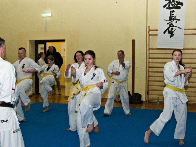 Ponad 100 karateków wzięło udział w egzaminie na stopień kyu. Zobacz zdjęcia >>>>>>>
