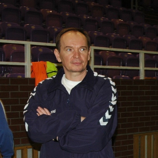 JAROSŁAW CIEŚLIKOWSKIMa 44 lata. Z Warszawianką Warszawa zdobył Puchar Polski, trenował Śląsk Wrocław, a od pięciu lat prowadzi Chrobrego Głogów, z którym w 2006 wywalczył wicemistrzostwo kraju.