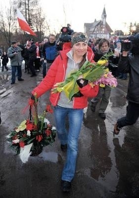 Justyna Kowalczyk w rodzinnej miejscowości. Już prawie w domu... Fot. Michał Klag