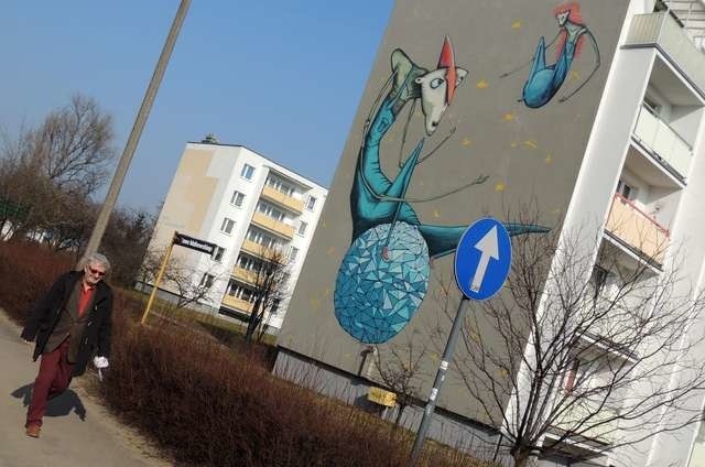Od kilku lat boczną elewację czteropiętrowego budynku przy ulicy Malinowskiego 3 zdobi efektowny mural