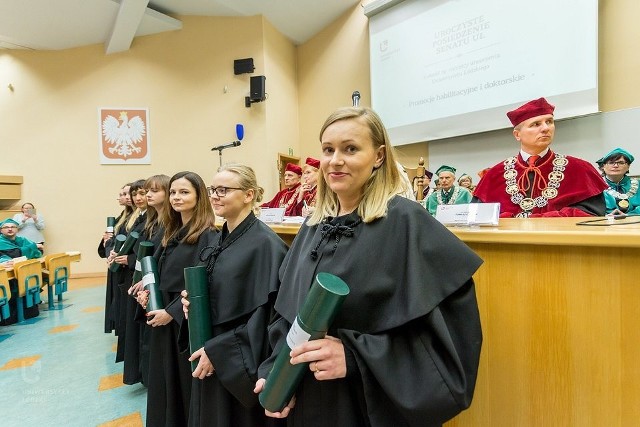 Od 1 października 2019 roku nie będzie już na Uniwersytecie Łódzkim indeksów. Zrezygnowały z nich wszystkie wydziały. Pozostają - USOS i karty osiągnięć okresowych. Inną zmianą jest przyhttps://s-pt.ppstatic.pl/g/panel/edytor/aside_l.gifporządkowanie kierunków studiów do nowych dyscyplin naukowych. Dla studentów I roku, na kierunkach o profilu praktycznym, wprowadzono dodatkowo 6-miesięczne praktyki.Czytaj więcej na następnej stronie