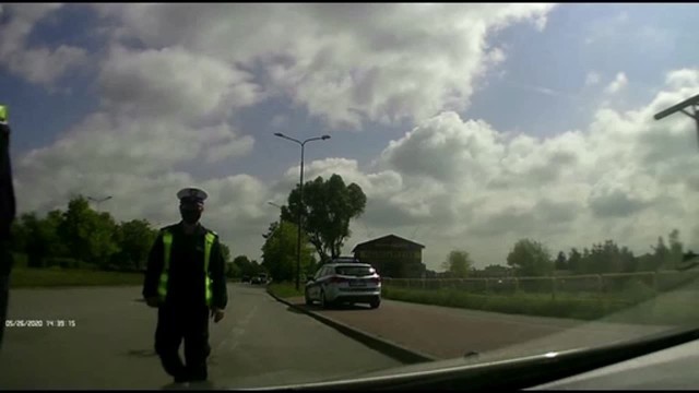 Pościg w Częstochowie. Pijany kierowca uciekał przed policją. Wypadł z drogi
