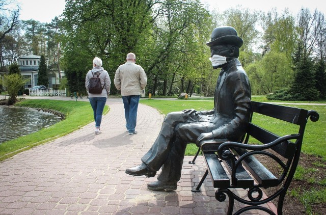 Pomnik Bolesława Prusa w Parku Zdrojowym w Nałęczowie