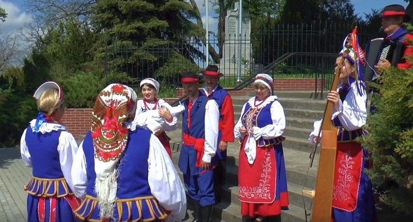 Nowy teledysk zespołu "Kłopocianie". Tradycje, obrzędy i zabawy dla dzieci na Kujawach zachodnich [zdjęcia]