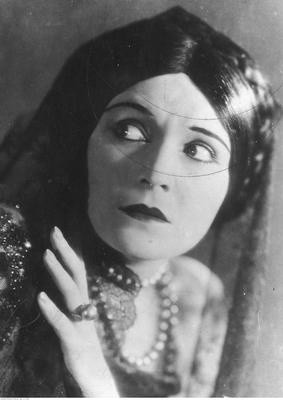 Pola Negri, polska aktorka teatralna i filmowa, międzynarodowa gwiazda kina niemego, 1925