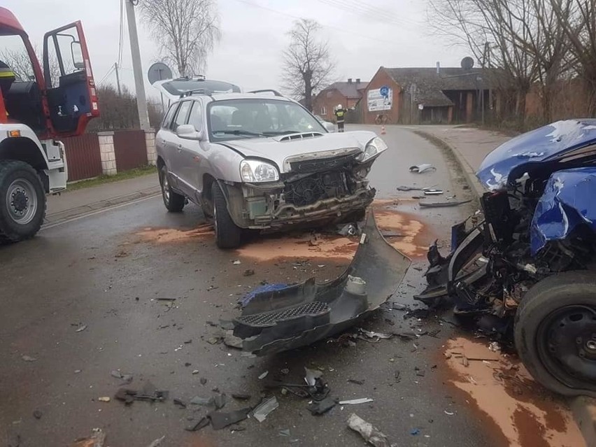 Wypadek w Skowierzynie. Na zakręcie zderzyły się dwa samochody (ZDJĘCIA)