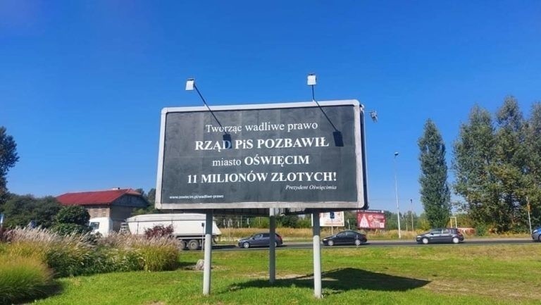 Przed rokiem także na wjazdach do Oświęcimia pojawiły się...