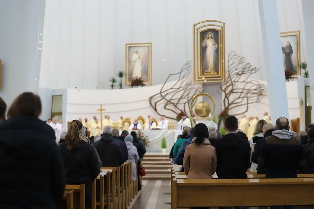 Bp Jan Zając w Światowym Dniu Chorego:"Jezus zmamieni wodę naszych ludzkich ran, słabości i chorób w wino współczucia, pomocy i daru siebie"