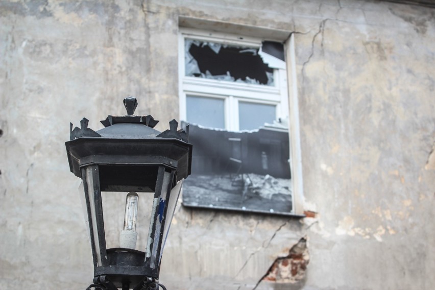 Pożar na Starym Mieście w Lublinie: Dogaszanie trwało niemal do północy. "Bardzo trudna akcja" (ZDJĘCIA)