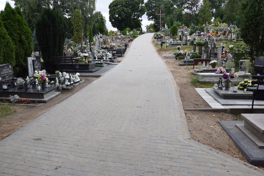 Nowe polbrukowe alejki na cmentarzu w Miastku, ale jest...