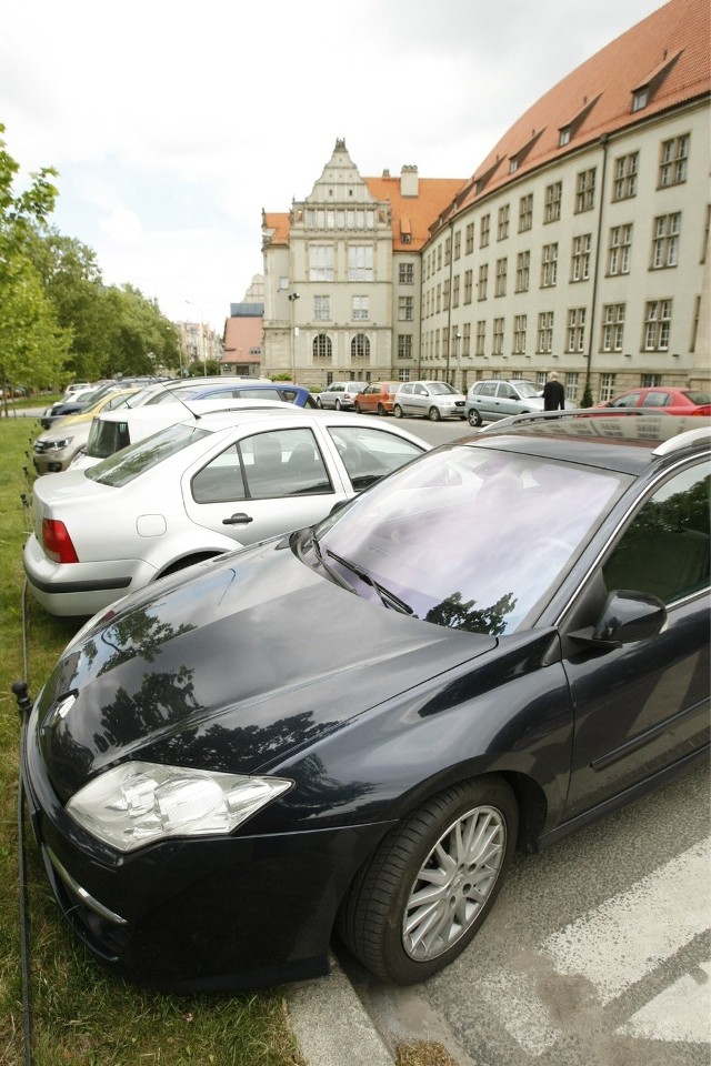 Parkingi przy Politechnice Wrocławskiej będą płatne od 1 sierpnia 2013