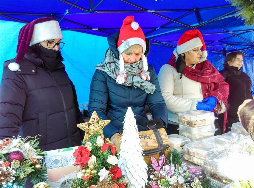 Kiermasz świąteczny w Gorzycach już trwa. Jego atrakcją będzie Strażacki Orszak Świętego Mikołaja. Zobacz, co można kupić [ZDJĘCIA]