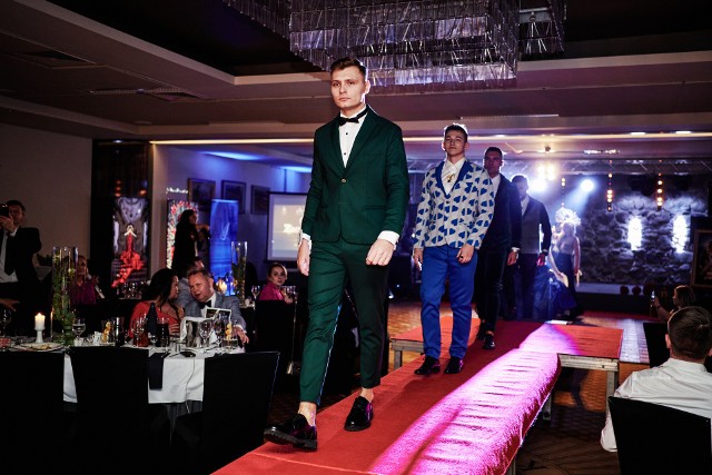Wybory Miss & Mister Elite Poland 2023. Na zdjęciu pierwszy  na wybiegu: Bartosz Baranik z Grudziądza zdobywca tytułu I Vice Mister Elite Poland 2023