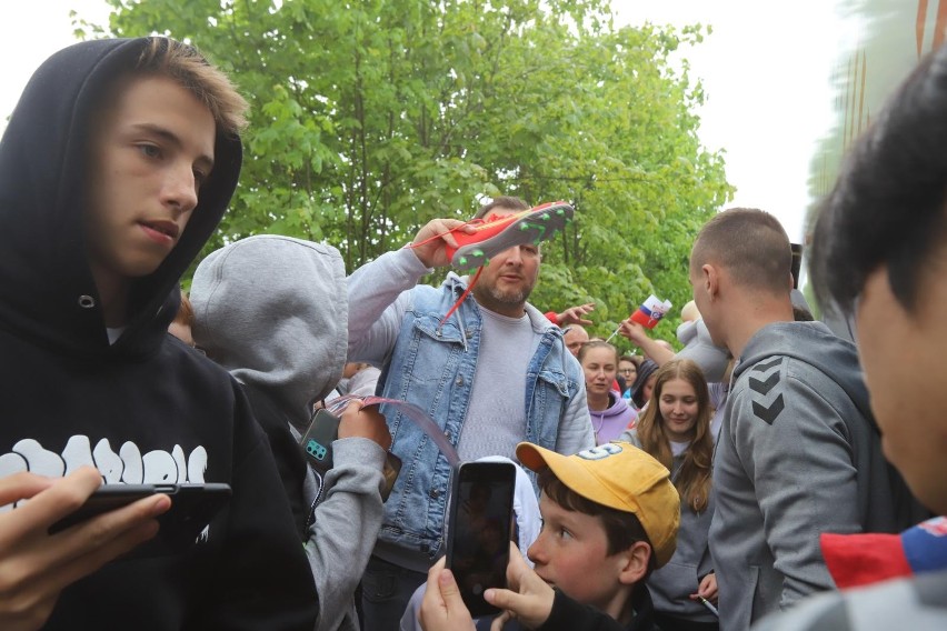 18.05.2023. W gliwickiej Sośnicy piłkarze Górnika Zabrze na...