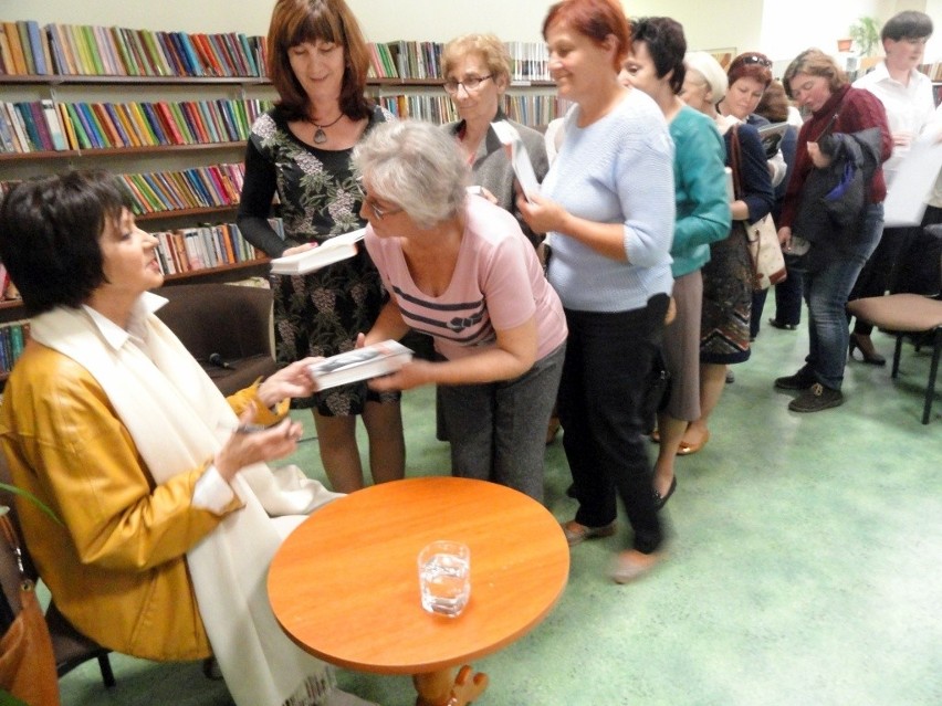 Spotkanie  z Haliną Kunicką w tucholskiej bibliote...