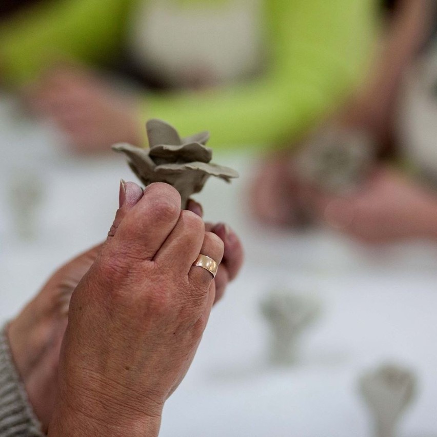 Żywe Muzeum Porcelany w Ćmielowie już otwarte. Można znów podziwiać proces produkcji porcelany, ale na nowych zasadach [ZDJĘCIA] 