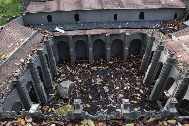 Park Miniatur Sakralnych w Częstochowie został zdewastowany. Tak dziś wygląda...
