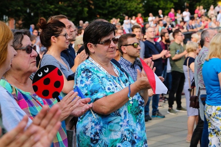 Protest na Placu Solidarności przeciwko reformie sądów. Przyszedł tłum [zdjęcia, wideo] 