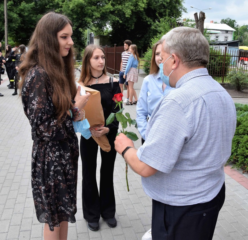 Uroczystość zakończenia roku szkolnego 2020/2021 odbyła się...