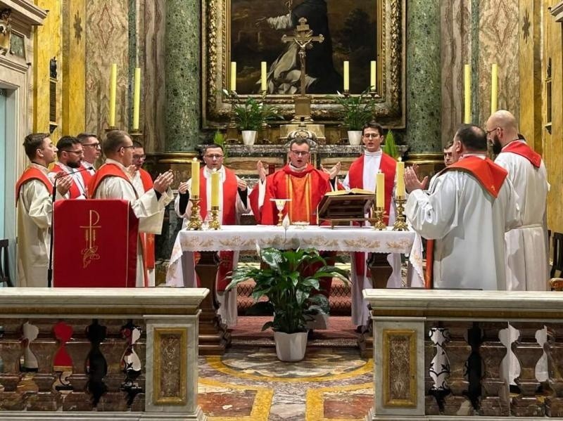 Księża z diecezji kieleckiej na pielgrzymce w Rzymie. Dziękowali za pięć lat kapłaństwa. Spotkali się z papieżem Franciszkiem