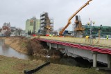 Nowy most w Ostrowcu Świętokrzyskim. Trwa budowa. Sprawdziliśmy postęp prac. Zobacz zdjęcia