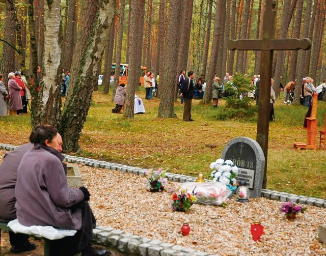 W Lesie Piaśnickim spotykają się na wspólnych modlitwach m.in. rodziny tam pomordowanych