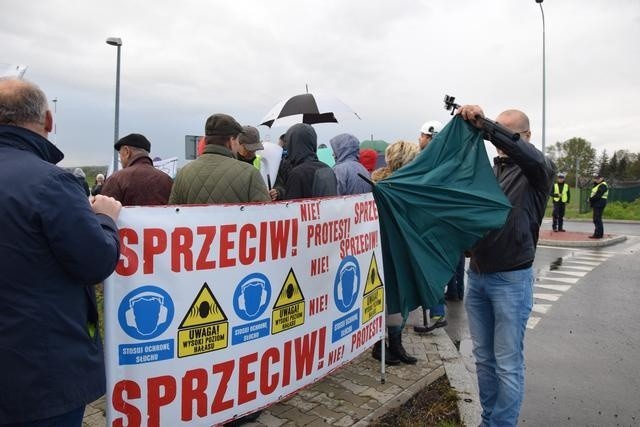 Lotnisko chce mieć nowy pas, mieszkańcy protestują [WIDEO]