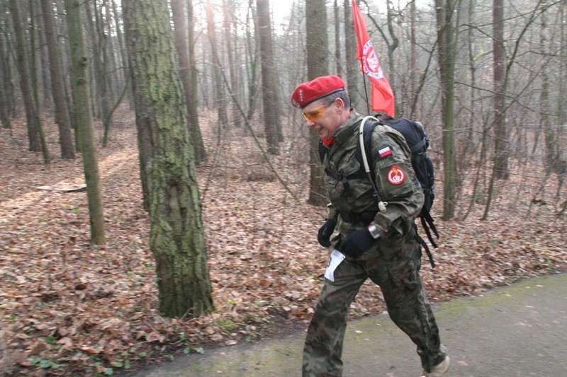 Maraton Komandosa 2015 WYNIKI Trzeci raz z rzędu wygrał por. Piotr Szpigiel [ZDJĘCIA]