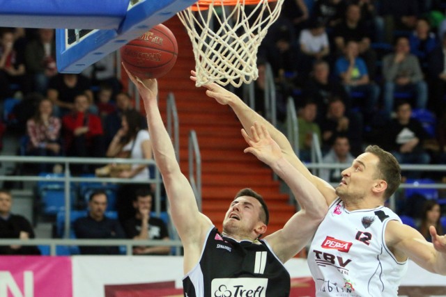 Po trzech kolejkach nowego sezonu Polskiej Ligi Koszykówki, "Startowcy" zajmują przedostatnie miejsce w tabeli.