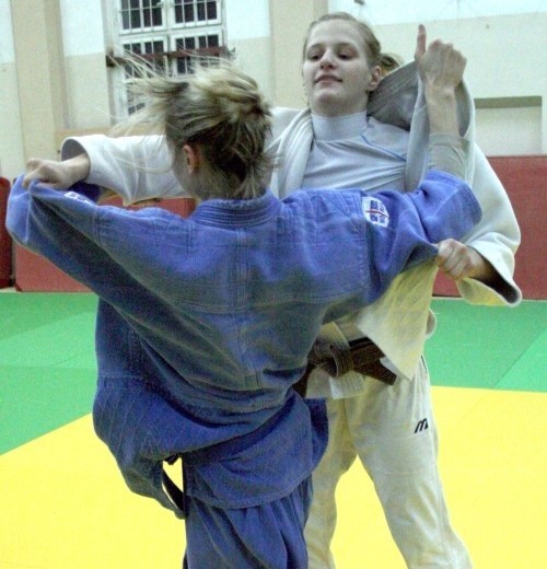 Agata Ozdoba podczas treningu (na zdjęciu w białym stroju)