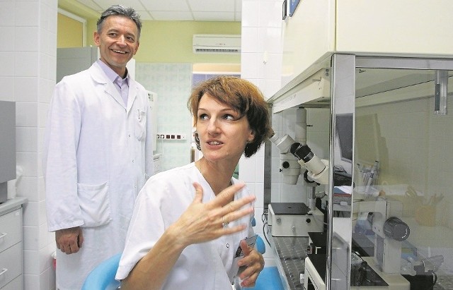 Lekarze z Kliniki Niepłodności i Endokrynologii Rozrodu w szpitalu przy Polnej w ramach programu in vitro wykonali do tej pory ok. 475 pobrań komórek jajowych. W maju urodziło się sześcioro dzieci.