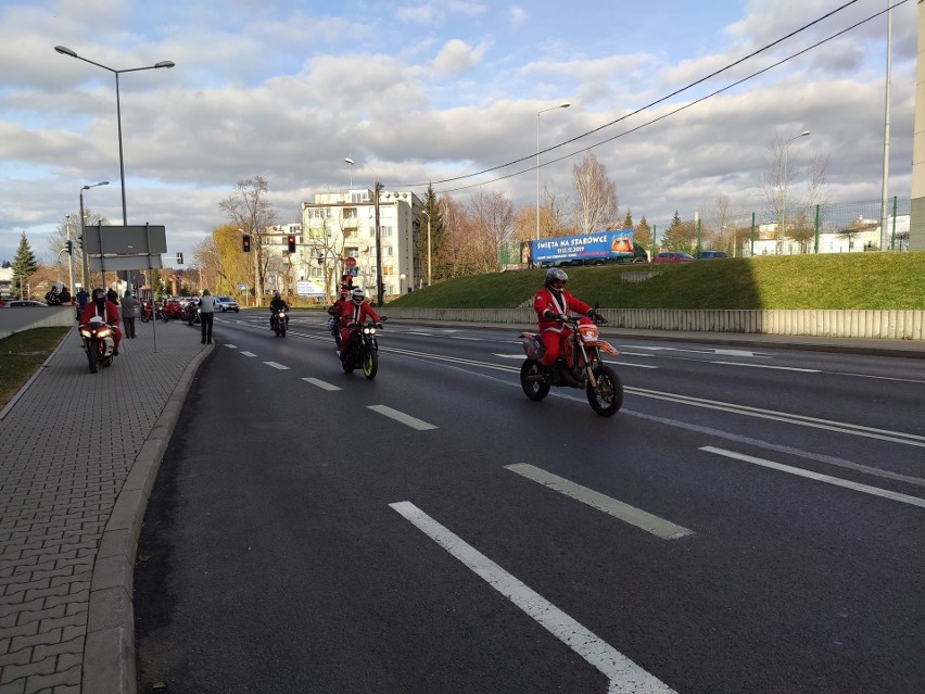 Motomikołaje w Bielsku-Białej: motocykliści zawieźli prezenty do domu dziecka, oddali też cześć ofiarom katastrofy w Szczyrku 