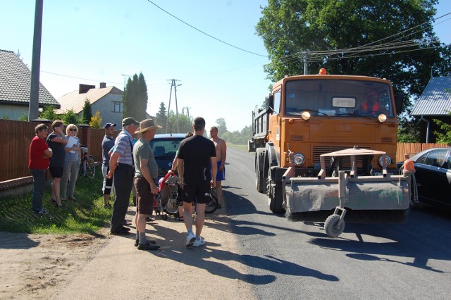 Wykonanie drogi nie spodobało się mieszkańcom, napisali więc petycję do wójta