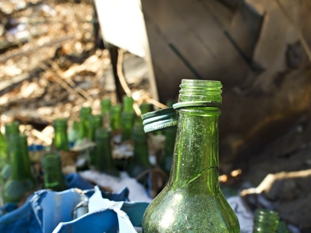 W lesie pod Prostkami, na dzierżawionej działce na Osiedlu Leśnym, firma miała segregować odpady, a następnie sprzedawać je jako biopaliwa