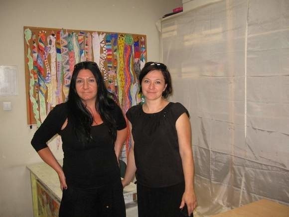 Zapraszamy do pracowni plastycznej &#8211; mówią plastyczki MDK: od lewej - Magdalena Grabijas Brodnicka i Agata Chojnacka - Pyrgiel.