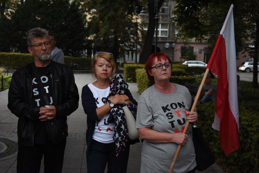 Na czwartkową manifestację przyszły całe rodziny....