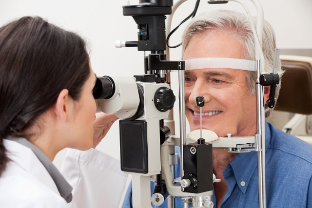 Jaskra to choroba, której nie wolno lekceważyć. Powoduje ona uszkodzenie nerwu wzrokowego oka. Stan ten często ma związek ze zbyt wysokim ciśnieniem wewnątrz oka.