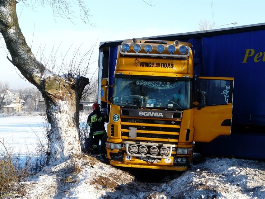 Tir zablokowal droge w Grajewie